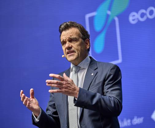 Christoph Gröner, CEO Gröner Group EUR, Europa, Deutschland, Berlin, 12.05.2023: Keynote Christoph Gröner, CEO Gröner Group. Unter dem Motto: Alle 80 Sekunden müsste eine Wohnung gebaut werden, um das Ziel 400.000 neue Wohnungen im Jahr zu erreichen. Das Baustellengespräch 80 Sekunden - Neues Bauen vermittelt Kontakte zwischen Politik, Wirtschaft, Investoren sowie der Wissenschaft.