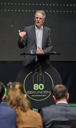 80 Sekunden: Neues Bauen- Keynote Stefan Wenzel, BMWK EUR, Europa, Deutschland, Berlin, 12.05.2023: Unter dem Motto: Alle 80 Sekunden müsste eine Wohnung gebaut werden, um das Ziel 400.000 neue Wohnungen im Jahr zu erreichen. Das Baustellengespräch 80 Sekunden - Neues Bauen vermittelt Kontakte zwischen Politik, Wirtschaft, Investoren sowie der Wissenschaft.