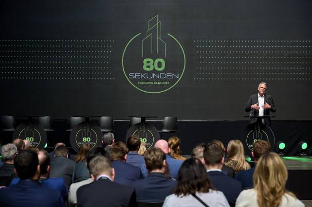 80 Sekunden: Neues Bauen- Keynote Stefan Wenzel, BMWK EUR, Europa, Deutschland, Berlin, 12.05.2023: Unter dem Motto: Alle 80 Sekunden müsste eine Wohnung gebaut werden, um das Ziel 400.000 neue Wohnungen im Jahr zu erreichen. Das Baustellengespräch 80 Sekunden - Neues Bauen vermittelt Kontakte zwischen Politik, Wirtschaft, Investoren sowie der Wissenschaft.