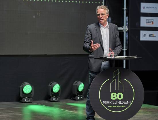 80 Sekunden: Neues Bauen- Keynote Stefan Wenzel, BMWK EUR, Europa, Deutschland, Berlin, 12.05.2023: Unter dem Motto: Alle 80 Sekunden müsste eine Wohnung gebaut werden, um das Ziel 400.000 neue Wohnungen im Jahr zu erreichen. Das Baustellengespräch 80 Sekunden - Neues Bauen vermittelt Kontakte zwischen Politik, Wirtschaft, Investoren sowie der Wissenschaft.