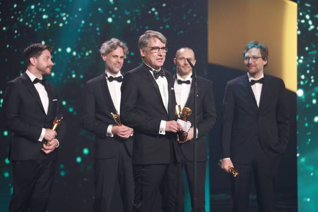 Deutscher Filmpreis 2023 BESTE TONGESTALTUNG Gewinner Frank Kruse, Markus Stempler, Viktor Prasil, Lars Ginzel,Alexander Buck bei der Verleihung der Lola - Deutscher Filmpreis 2023 im Theater am Potsdamer Platz in Berlin 12.05.2023 Copyright: xEventpressx
