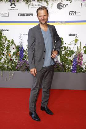 Philipp Hochmair bei der Ankunft zur Verleihung Deutscher Filmpreis am 12.05.2023 in Berlin Deutscher Filmpreis 2023 in Berlin - Ankunft Roter Teppich