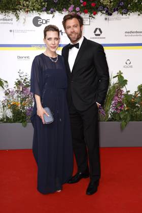 Marisa Leonie Bach und Ken Duken bei der Ankunft zur Verleihung Deutscher Filmpreis am 12.05.2023 in Berlin Deutscher Filmpreis 2023 in Berlin - Ankunft Roter Teppich
