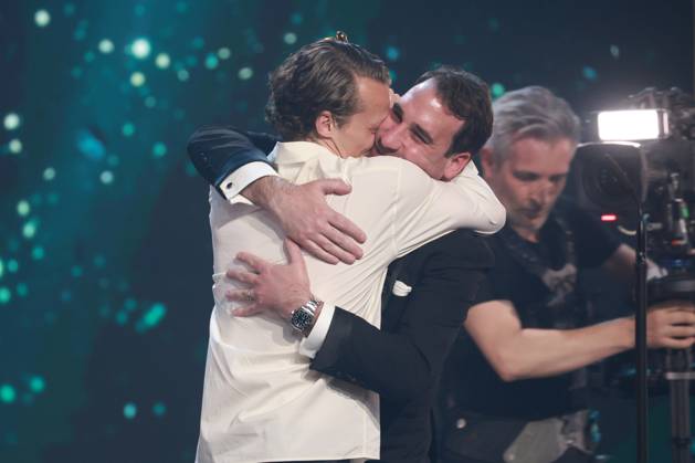 Deutscher Filmpreis 2023 Felix Kammerer Laudator BESTE KAMERA & BILDGESTALTUNG Gewinner James Friend bei der Verleihung der Lola - Deutscher Filmpreis 2023 im Theater am Potsdamer Platz in Berlin 12.05.2023 Copyright: xEventpressx