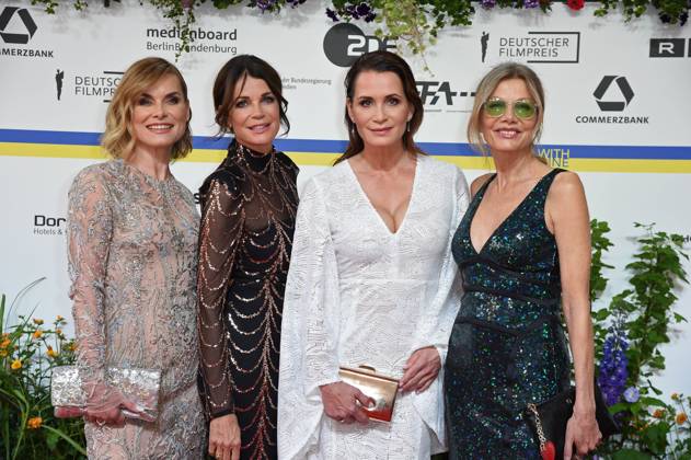 Andrea Lüdke, Gerit Kling, Anja Kling, Ursula Karven bei der Ankunft auf dem Roten Teppich zum DEUTSCHER FILMPREIS 2023 im Theater am Potsdamer Platz in Berlin am 12.05.2023