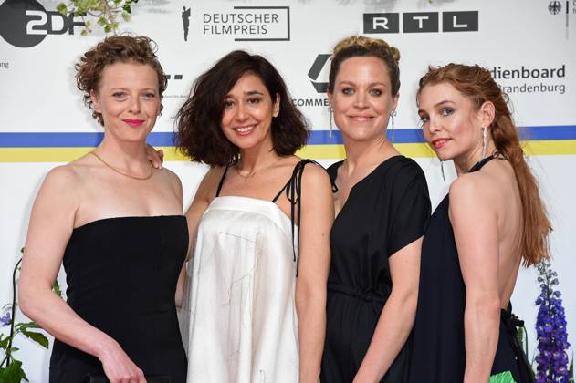 Patrycia Ziolkowska, Dorka Gryllus, Anne Haug, Sina Martens bei der Ankunft auf dem Roten Teppich zum DEUTSCHER FILMPREIS 2023 im Theater am Potsdamer Platz in Berlin am 12.05.2023