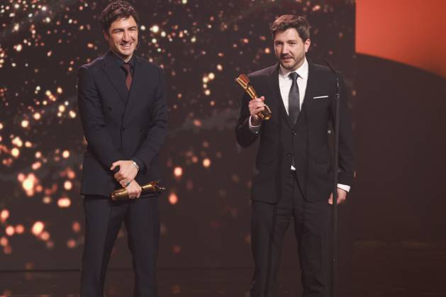 Deutscher Filmpreis 2023 BESTES DREHBUCH Gewinner Johannes Duncker, Ilker Catak bei der Verleihung der Lola - Deutscher Filmpreis 2023 im Theater am Potsdamer Platz in Berlin 12.05.2023 Copyright: xEventpressx