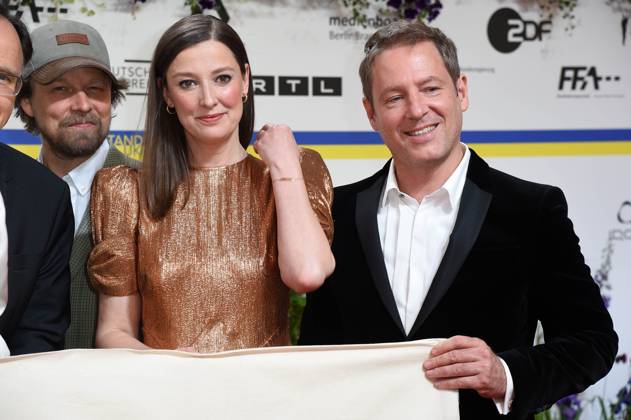 Alexandra Maria Lara, Florian Gallenberger bei der Ankunft auf dem Roten Teppich zum DEUTSCHER FILMPREIS 2023 im Theater am Potsdamer Platz in Berlin am 12.05.2023