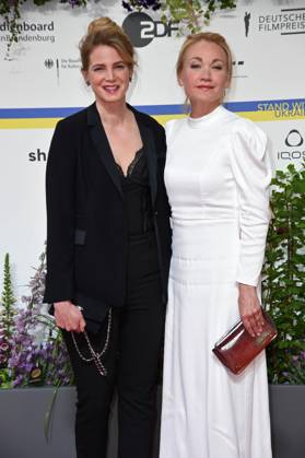 Rike Schmid, Lisa Maria Potthoff bei der Ankunft auf dem Roten Teppich zum DEUTSCHER FILMPREIS 2023 im Theater am Potsdamer Platz in Berlin am 12.05.2023