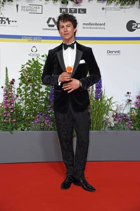 Tim Oliver Schultz bei der Ankunft auf dem Roten Teppich zum DEUTSCHER FILMPREIS 2023 im Theater am Potsdamer Platz in Berlin am 12.05.2023