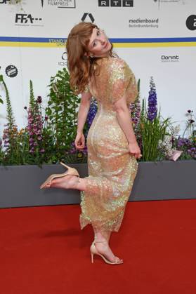 Sarah Bauerett bei der Ankunft auf dem Roten Teppich zum DEUTSCHER FILMPREIS 2023 im Theater am Potsdamer Platz in Berlin am 12.05.2023