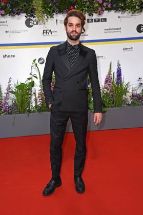Max Befort bei der Ankunft auf dem Roten Teppich zum DEUTSCHER FILMPREIS 2023 im Theater am Potsdamer Platz in Berlin am 12.05.2023