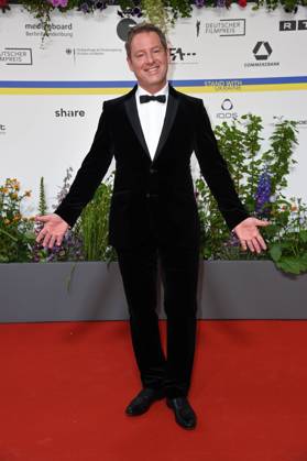 Florian Gallenberger bei der Ankunft auf dem Roten Teppich zum DEUTSCHER FILMPREIS 2023 im Theater am Potsdamer Platz in Berlin am 12.05.2023