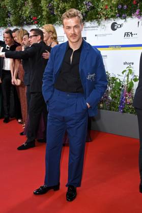 Albrecht Schuch bei der Ankunft auf dem Roten Teppich zum DEUTSCHER FILMPREIS 2023 im Theater am Potsdamer Platz in Berlin am 12.05.2023