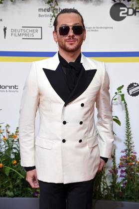 Riccardo Simonetti bei der Ankunft auf dem Roten Teppich zum DEUTSCHER FILMPREIS 2023 im Theater am Potsdamer Platz in Berlin am 12.05.2023
