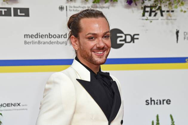 Riccardo Simonetti bei der Ankunft auf dem Roten Teppich zum DEUTSCHER FILMPREIS 2023 im Theater am Potsdamer Platz in Berlin am 12.05.2023