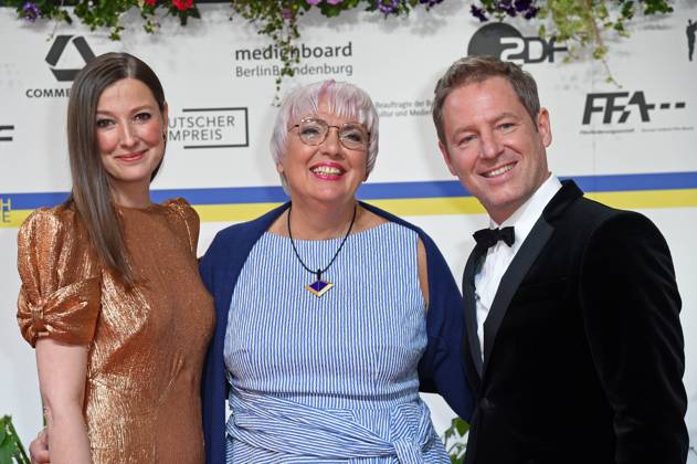 Entertainment Bilder des Tages Alexandra Maria Lara, Claudia Roth, Florian Gallenberger bei der Ankunft auf dem Roten Teppich zum DEUTSCHER FILMPREIS 2023 im Theater am Potsdamer Platz in Berlin am 12.05.2023