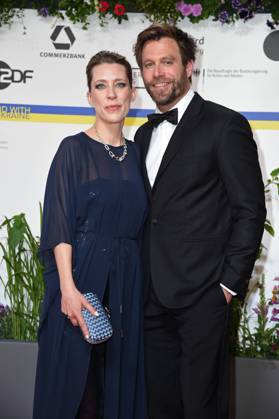 Ken Duken mit Ehefrau Marisa Leonie Bach bei der Ankunft auf dem Roten Teppich zum DEUTSCHER FILMPREIS 2023 im Theater am Potsdamer Platz in Berlin am 12.05.2023