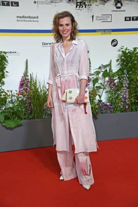 Karin Hanczewski bei der Ankunft auf dem Roten Teppich zum DEUTSCHER FILMPREIS 2023 im Theater am Potsdamer Platz in Berlin am 12.05.2023