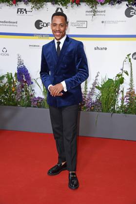 Jerry Hoffmann bei der Ankunft auf dem Roten Teppich zum DEUTSCHER FILMPREIS 2023 im Theater am Potsdamer Platz in Berlin am 12.05.2023