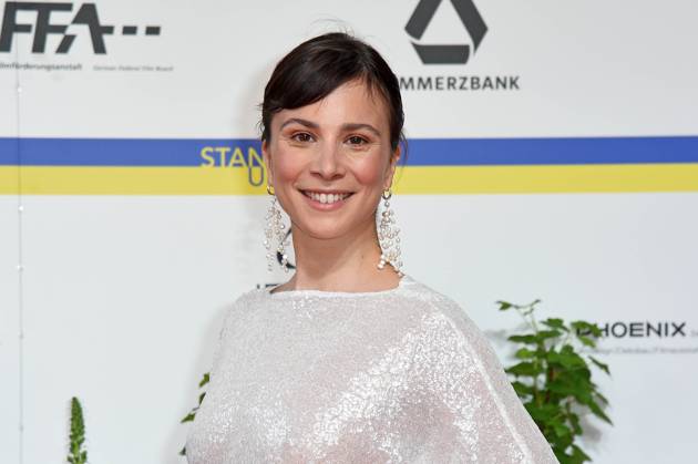 Aylin Tezel bei der Ankunft auf dem Roten Teppich zum DEUTSCHER FILMPREIS 2023 im Theater am Potsdamer Platz in Berlin am 12.05.2023