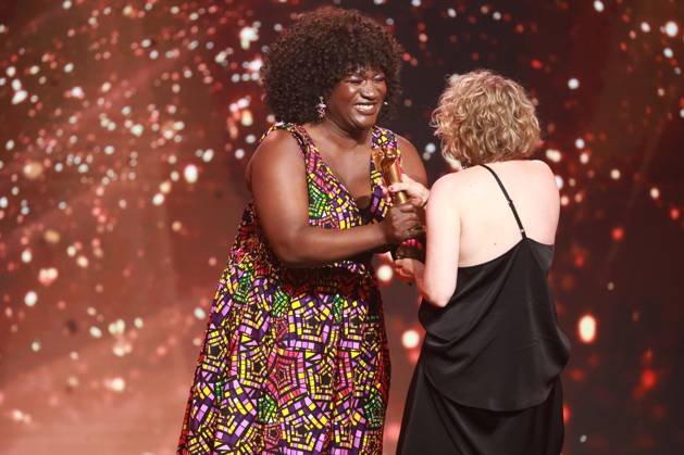 Deutscher Filmpreis 2023 Thelma Buabeng Laudatorin BESTES KOSTÜMBILD Gewinnerin Tanja Hausner SISI & ICH bei der Verleihung der Lola - Deutscher Filmpreis 2023 im Theater am Potsdamer Platz in Berlin 12.05.2023 Copyright: xEventpressx