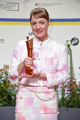Leonie Benesch als Gewinner bei DEUTSCHER FILMPREIS 2023 im Theater am Potsdamer Platz in Berlin am 12.05.2023
