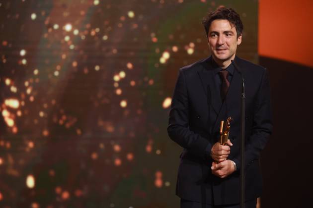 Deutscher Filmpreis 2023 BESTE Regie Gewinner Ilker Catak DAS LEHRERZIMMER bei der Verleihung der Lola - Deutscher Filmpreis 2023 im Theater am Potsdamer Platz in Berlin 12.05.2023 Copyright: xEventpressx
