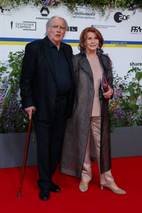 Event - Deutscher Filmpreis 2023 Senta Berger mit Ehemann Michael Verhoeven beim 73. Deutschen Filmpreis im Theater am Potsdamerplatz am 12.05.2023 in Berlin. Copyright: xEventpressxKochanx