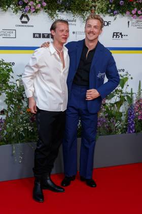 Event - Deutscher Filmpreis 2023 Felix Kammerer und Albrecht Schuch beim 73. Deutschen Filmpreis im Theater am Potsdamerplatz am 12.05.2023 in Berlin. Copyright: xEventpressxKochanx