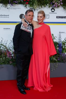 Event - Deutscher Filmpreis 2023 Jan Josef Liefers mit Ehefrau Anna Loos beim 73. Deutschen Filmpreis im Theater am Potsdamerplatz am 12.05.2023 in Berlin. Copyright: xEventpressxKochanx
