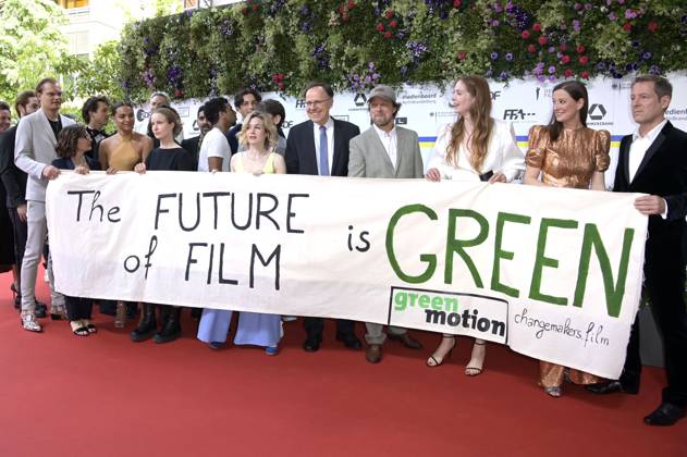 Fotoaktion Green Shooting meets Deutscher Filmpreis mit Alexandra Maria Lara, Florian Gallenberger und weiteren Prominenten Filmschaffenden bei der 73. Verleihung des Deutschen Filmpreises 2023 im Theater am Potsdamer Platz. Berlin, 12.05.2023