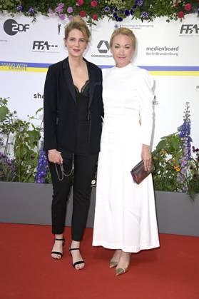 Rike Schmid und Lisa Maria Potthoff bei der 73. Verleihung des Deutschen Filmpreises 2023 im Theater am Potsdamer Platz. Berlin, 12.05.2023