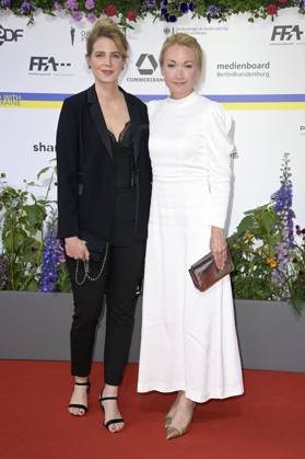 Rike Schmid und Lisa Maria Potthoff bei der 73. Verleihung des Deutschen Filmpreises 2023 im Theater am Potsdamer Platz. Berlin, 12.05.2023