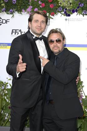 Pierre Kiwitt und Thomas Arnold bei der 73. Verleihung des Deutschen Filmpreises 2023 im Theater am Potsdamer Platz. Berlin, 12.05.2023