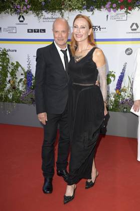 Christian Berkel und Andrea Sawatzki bei der 73. Verleihung des Deutschen Filmpreises 2023 im Theater am Potsdamer Platz. Berlin, 12.05.2023