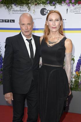 Christian Berkel und Andrea Sawatzki bei der 73. Verleihung des Deutschen Filmpreises 2023 im Theater am Potsdamer Platz. Berlin, 12.05.2023