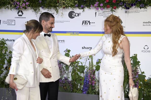 Jeanne Tremsal, Clemens Schick und Palina Rojinski bei der 73. Verleihung des Deutschen Filmpreises 2023 im Theater am Potsdamer Platz. Berlin, 12.05.2023