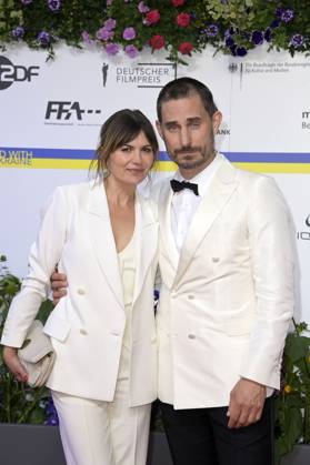 Jeanne Tremsal und Clemens Schick bei der 73. Verleihung des Deutschen Filmpreises 2023 im Theater am Potsdamer Platz. Berlin, 12.05.2023