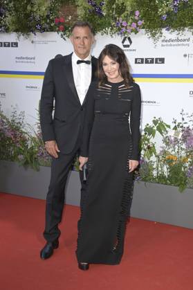 Iris Berben mit Partner Heiko Kiesow bei der 73. Verleihung des Deutschen Filmpreises 2023 im Theater am Potsdamer Platz. Berlin, 12.05.2023