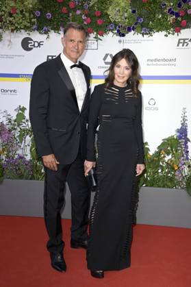 Iris Berben mit Partner Heiko Kiesow bei der 73. Verleihung des Deutschen Filmpreises 2023 im Theater am Potsdamer Platz. Berlin, 12.05.2023