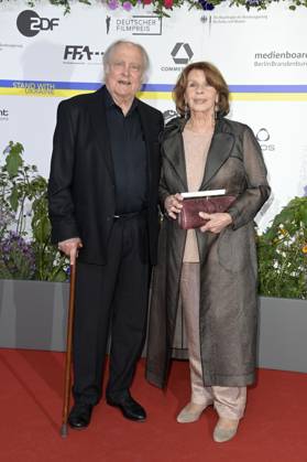 Michael Verhoeven und Senta Berger bei der 73. Verleihung des Deutschen Filmpreises 2023 im Theater am Potsdamer Platz. Berlin, 12.05.2023