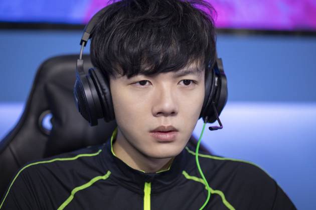 Young Chinese man playing esports Beijing China Copyright: xLianxFeix bji06060116