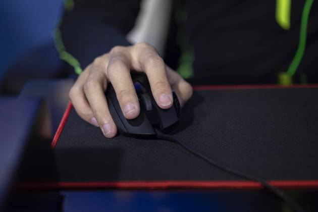 Young Chinese man playing esports Beijing China Copyright: xLianxFeix bji06060117