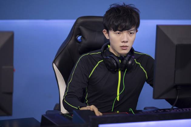 Young Chinese man playing esports Beijing China Copyright: xLianxFeix bji06060122