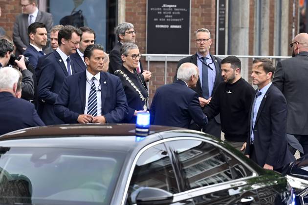 Hendrik Wüst, Sibylle Keupen, Jürgen Linden und Wolodymyr Selenskyj bei der Verleihung des Karlspreises 2023 an Wolodymyr Selenskyj und das ukrainische Volk im Aachener Rathaus. Aachen, 14.05.2023