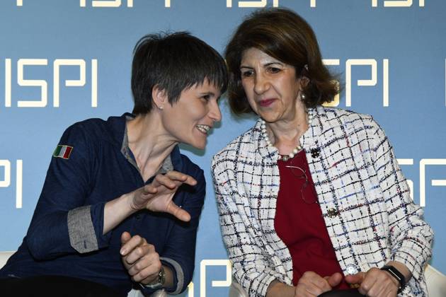 ISPI Preis Verleihung in Mailand foto IPP Mario Romano Milano 16 5 2023 Premio ISPI 2022 nella foto Samantha Cristoforetti , astronauta dell™ ESA e Fabiola Gianotti, direttrice generale del CERN Italy Photo Press - World Copyright Premio ISPI 2022