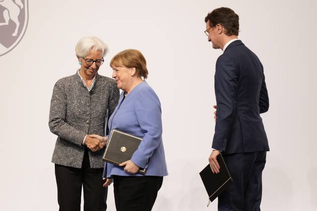 Verleihung Staatspreis NRW an Angela Merkel Ministerpraesident das Landes Nordrhein-Westfalen Hendrik Wuest verleiht Angela Merkel Bundeskanzlerin a.D. den S Staatspreis 2023 des Landes Nordrhein-Westfalen in der Flora in Koeln ,16.05.2023, Koeln, Koeln Nordrhein-Westfalen