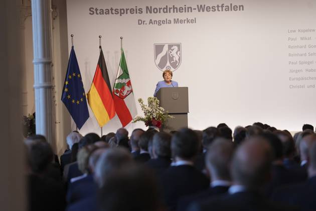 Verleihung Staatspreis Nordrhein-Westfalen an Angela Merkel Bundeskanzlerin a.D. Dr. Angela Merkel auf der Buehne mit ihere Dankesrede bei der Verleihung des Staatspreis 2023 des Landes Nordrhein-Westfalen in der Flora in Koeln, 16.05.2023, Koeln,