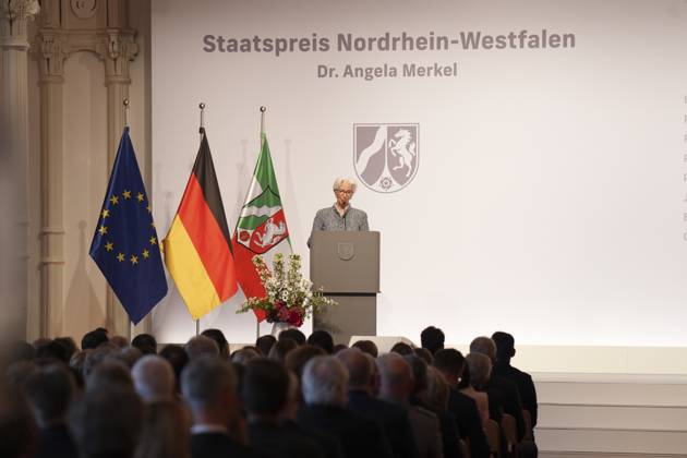 Verleihung Staatspreis Nordrhein-Westfalen an Angela Merkel Christine Lagarde, Praesidentin der Europaeischen Zentralbank auf der Buehne bei der Verleihung des Staatspreis 2023 des Landes Nordrhein-Westfalen in der Flora in Koeln, 16.05.2023, Koeln,